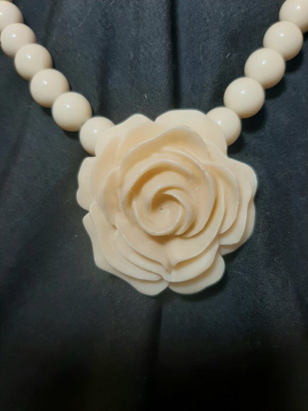 1980's Acrylic necklace with carved Rose. Right on trend. - Picture 3 of 4